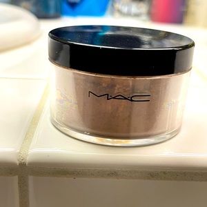 Mac Iridescent Powder